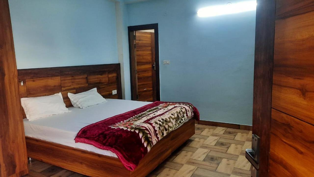 Crescent Moon Homestay Rishīkesh المظهر الخارجي الصورة