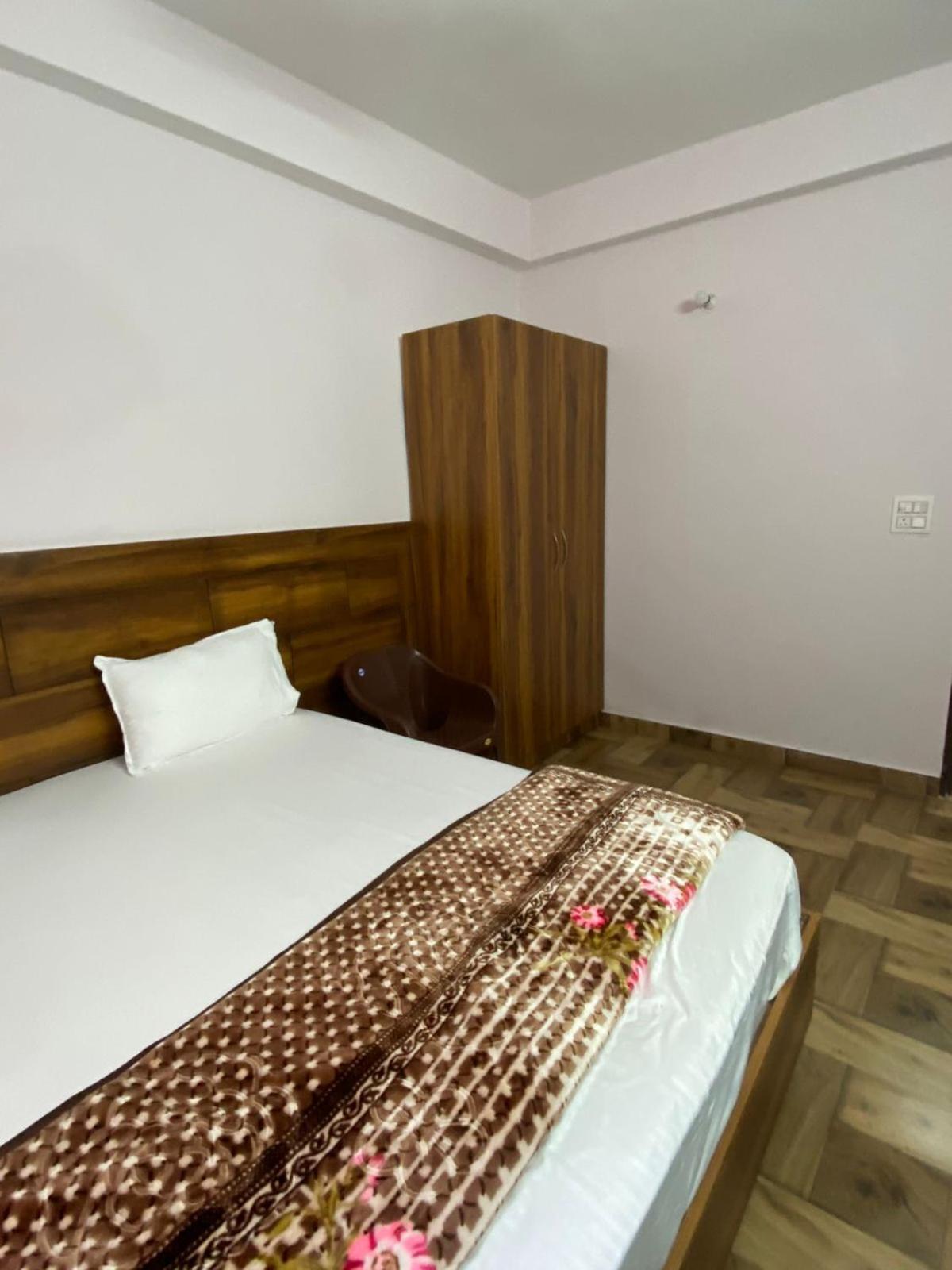 Crescent Moon Homestay Rishīkesh المظهر الخارجي الصورة