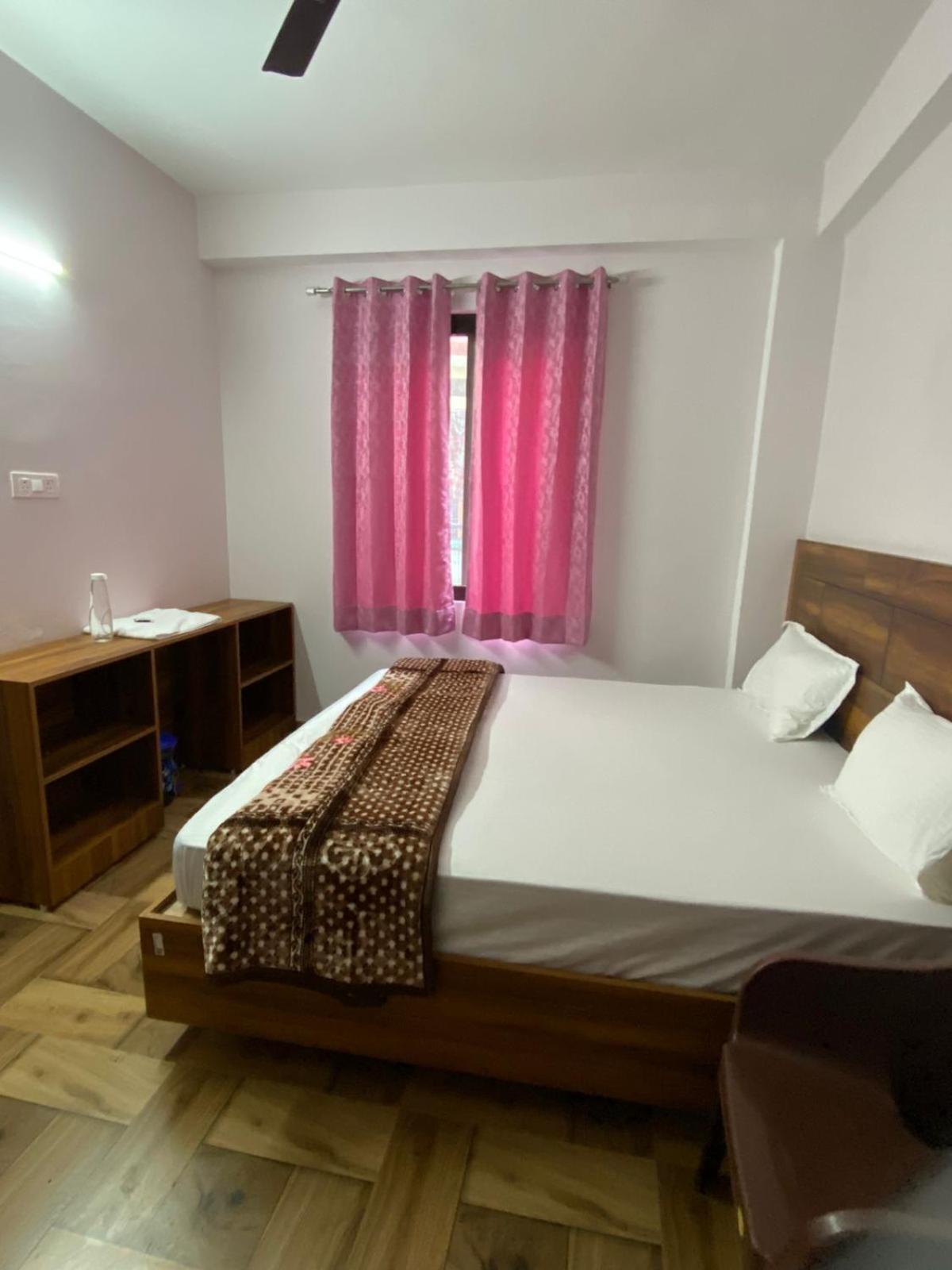 Crescent Moon Homestay Rishīkesh المظهر الخارجي الصورة