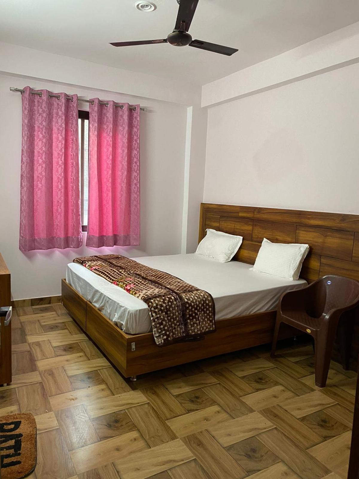 Crescent Moon Homestay Rishīkesh المظهر الخارجي الصورة